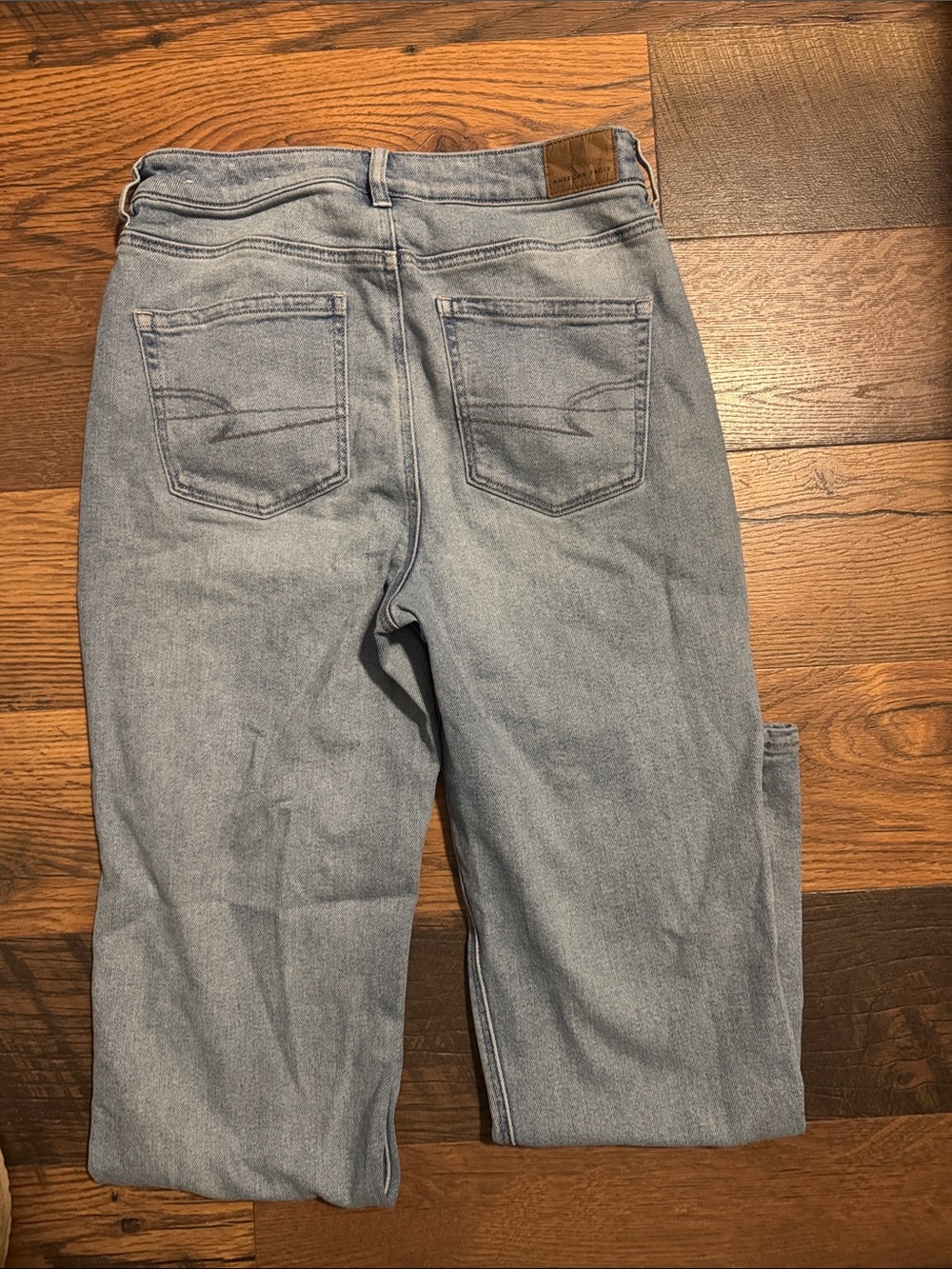 American Eagle Light Blue Mom Straight-Leg Jeans - Picture 4 of 4